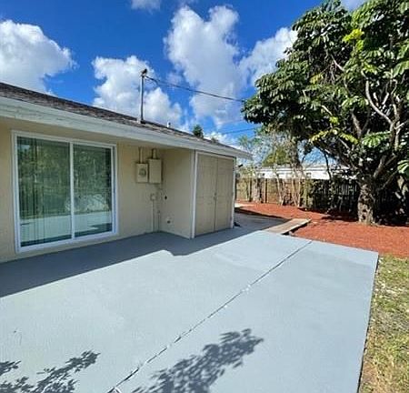 5th image of 2927 NW 6th Ct