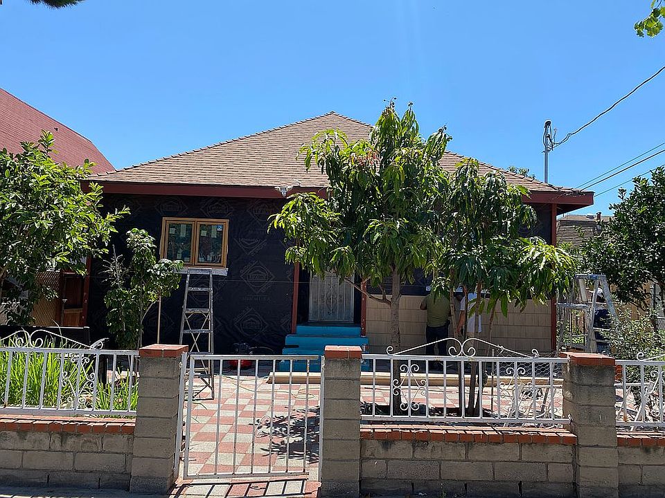 1st image of 383 W 12th St