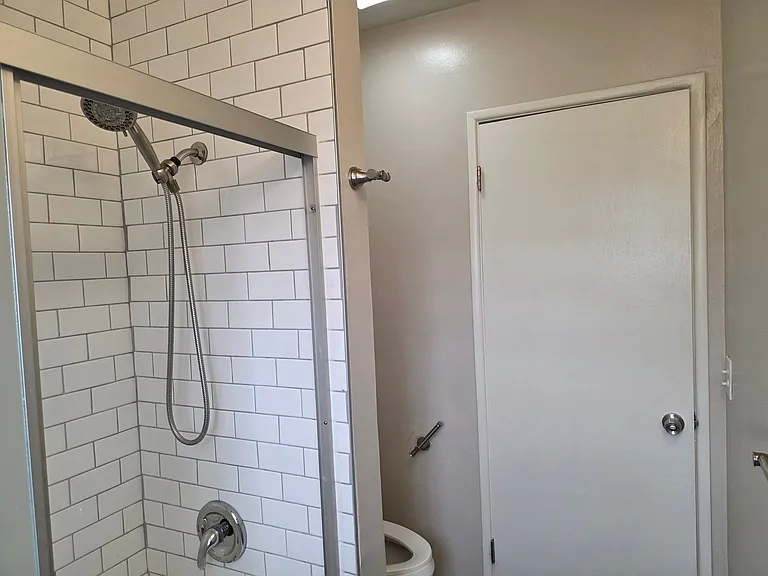 5547 Woodman Ave — Photo 20