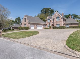301 Crown Colony Dr, Lufkin, TX 75901