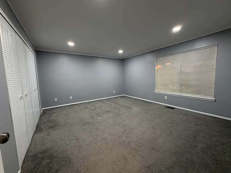 28096 Universal Dr — Photo 8