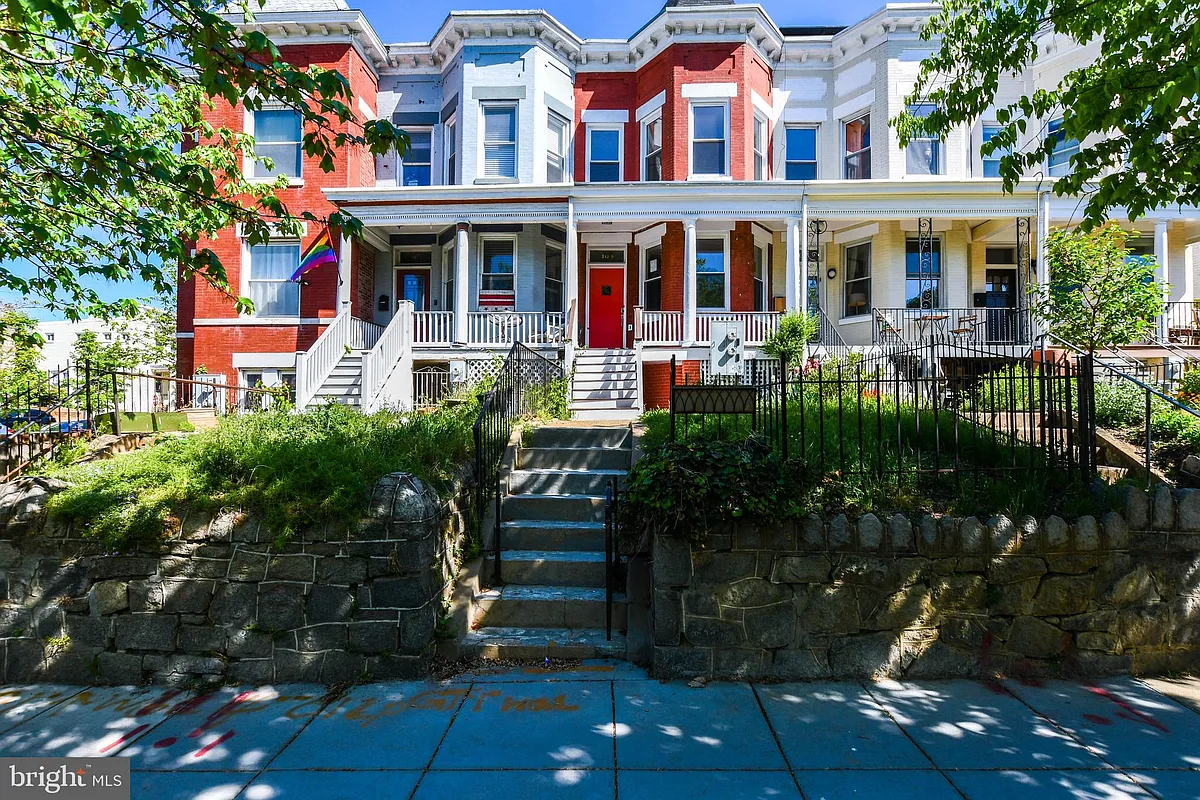 Building Photo - 104 R St NE #A