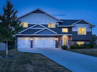 1632 Walnut Ct, Mayer, MN 55360