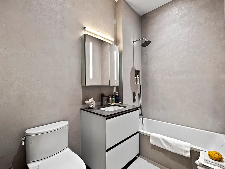 324 W 108th St #22 — Photo 9