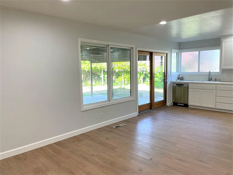 1397 Kinsule Ct — Photo 2