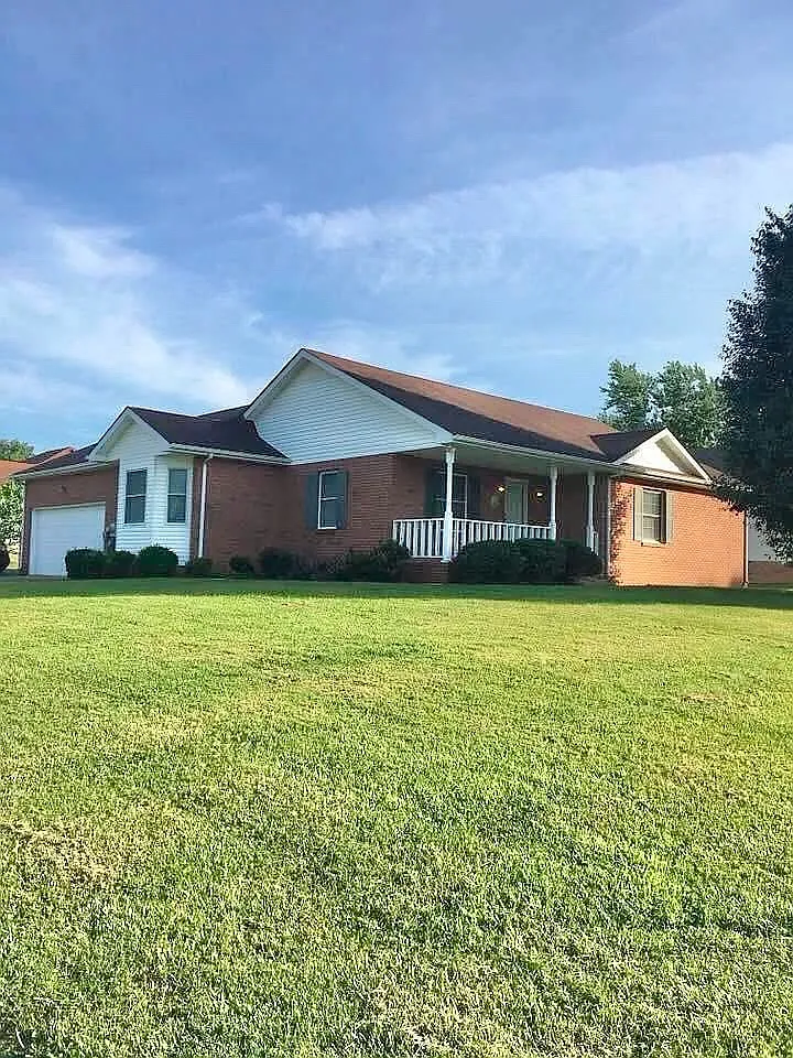 3 bed, 1328 sqft, $1,650 — Photo 1
