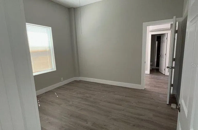 706 Harvey Ave — Photo 2
