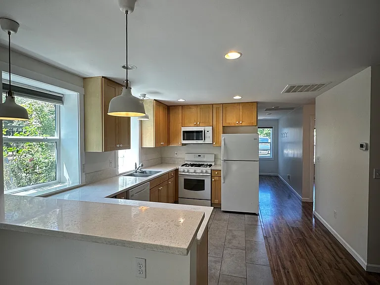 4310 SE 52nd Ave — Photo 6