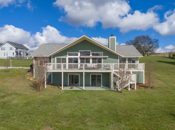 2020 Ranch Rd, Dandridge, TN 37725