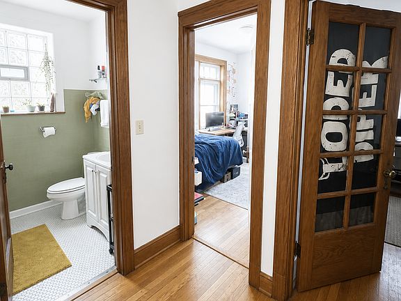 5th image of 646 W Oakdale Ave #2R