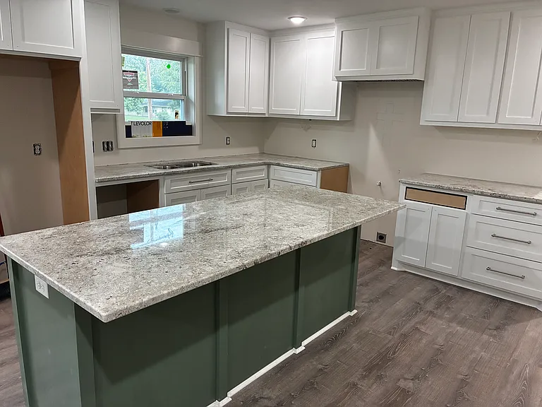 204 Ashley Ave — Photo 3