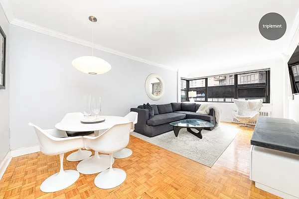 Sold by Triplemint | media 1