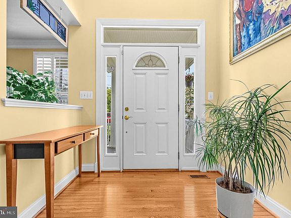 2nd image of 632 Nash St