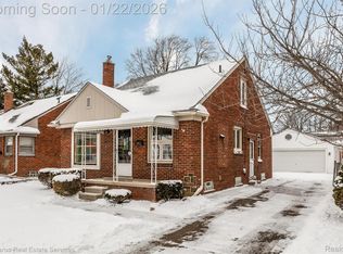 21741 Bournemouth St, Harper Woods, MI 48225