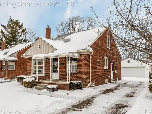 21741 Bournemouth St, Harper Woods, MI 48225