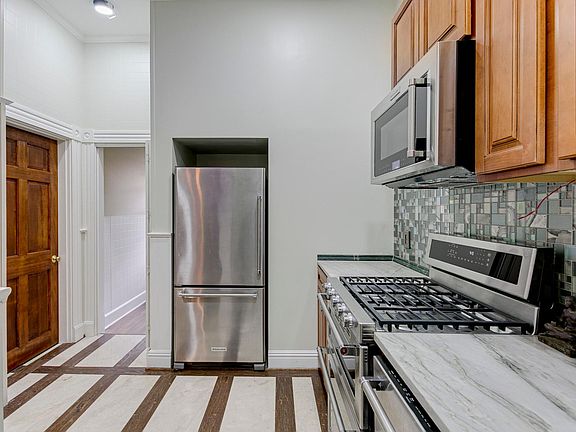 4th image of 1809 W Grace St #1