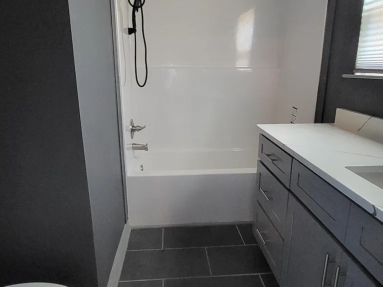 1806 N 7th Ave — Photo 10