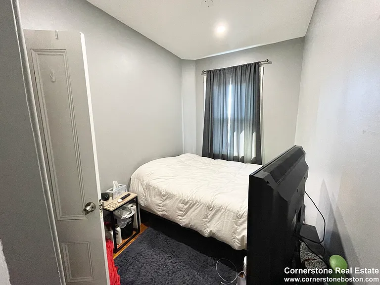 18 Sunset St #3 — Photo 11
