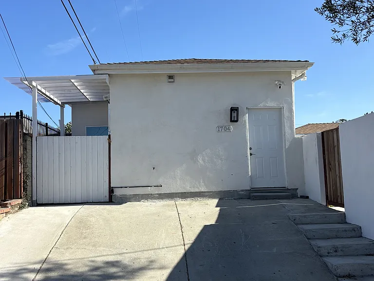 1704 W 94th St — Photo 17