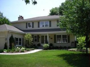 1106 Pine Tree Ln, Libertyville, IL 60048