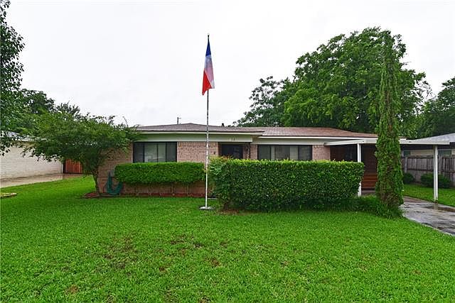 1st image of 813 Dranguet Dr