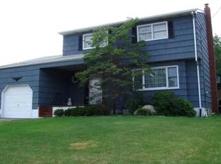 717 Gornik Dr, Perth Amboy, NJ 08861