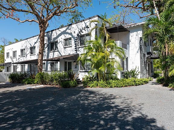 3rd image of 3669 Poinciana Ave #6B