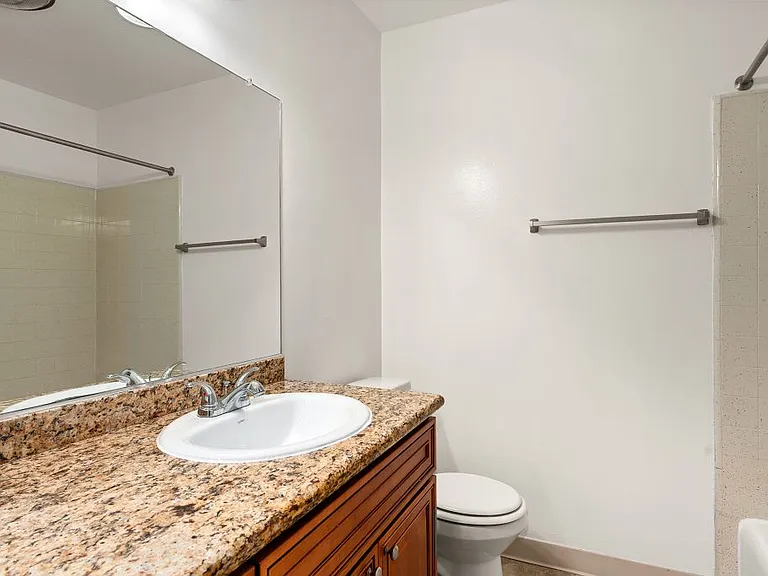 Lombardi Apartments — Photo 9