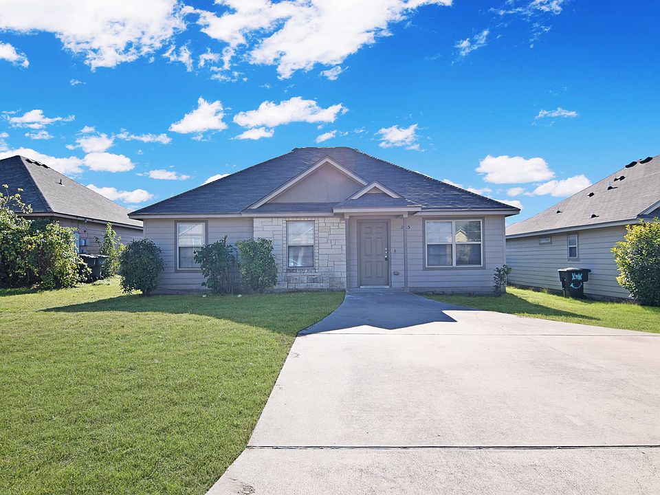 1st image of 2715 Saulsbury Dr