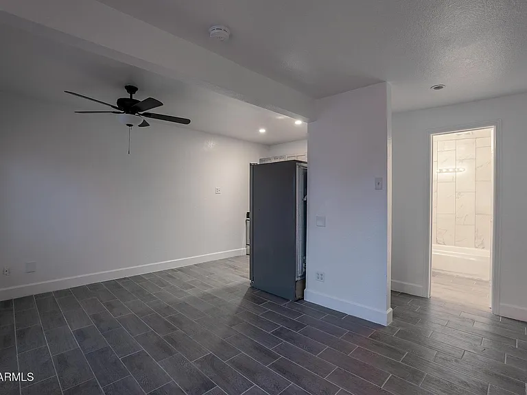 536 W 18th St — Photo 27