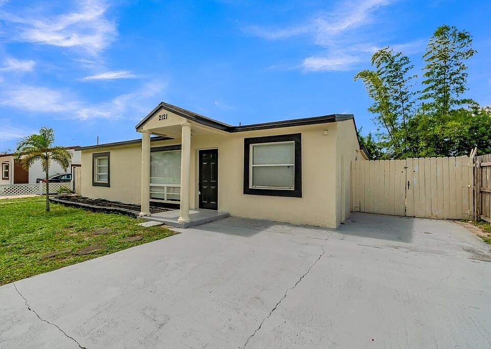 1st image of 2121 SW 46TH Avenue