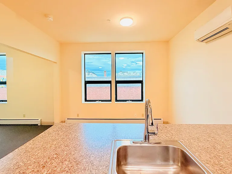 191 College St #212 — Photo 17