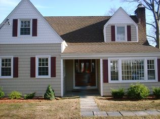 55 Overlook Dr, Valhalla, NY 10595