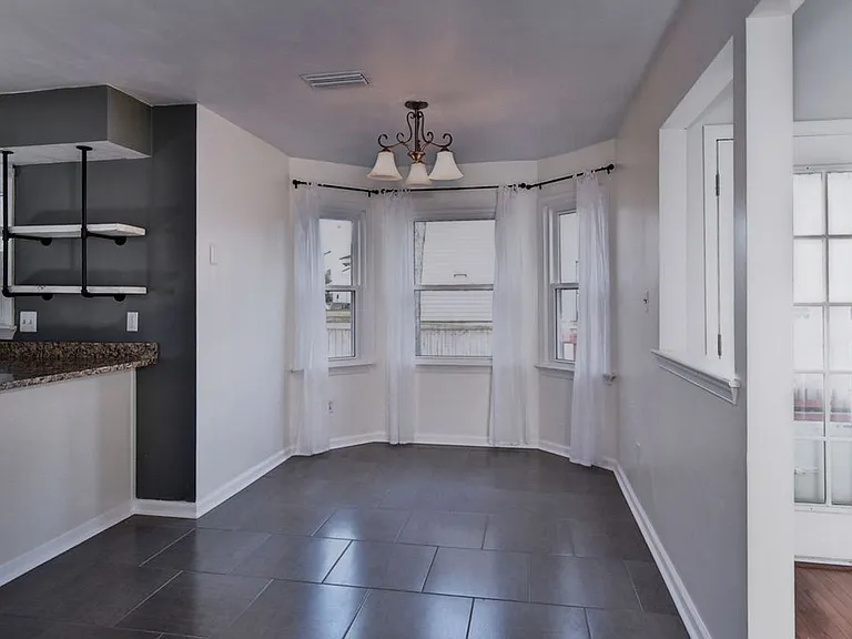 802 Marquette Ct — Photo 12