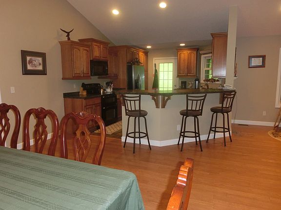 4th image of 123 Toms Creek Dr