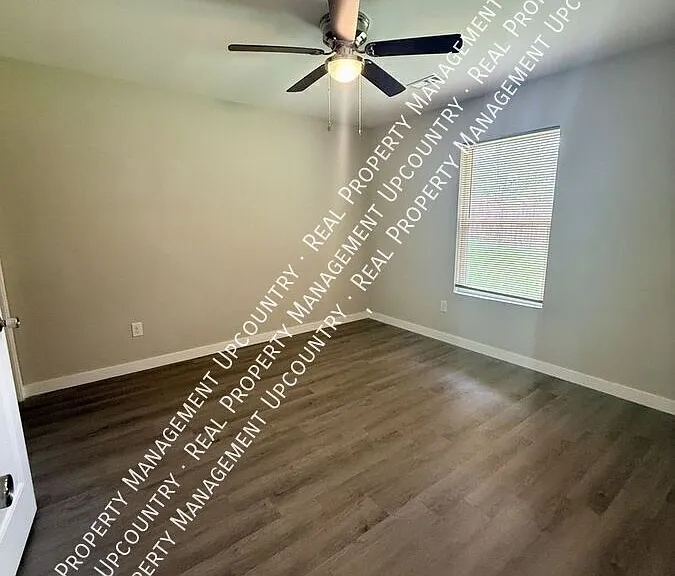 499 Textile Rd — Photo 7