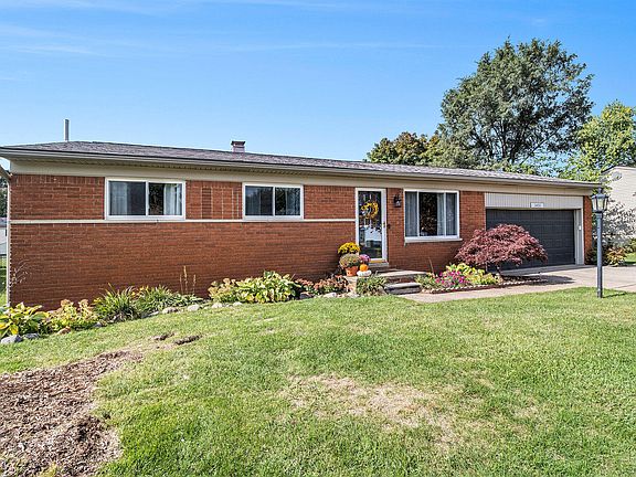 3rd image of 1451 Sunset Dr