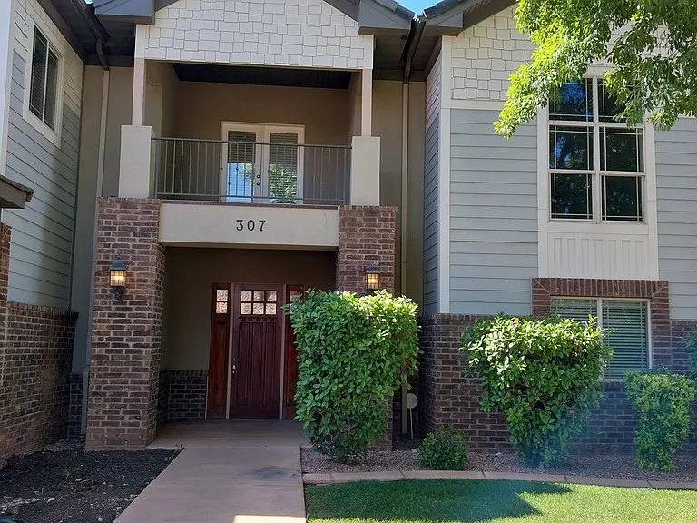 307 W Pebble Dr — Photo 2