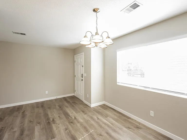 18619 E 46th Pl — Photo 5
