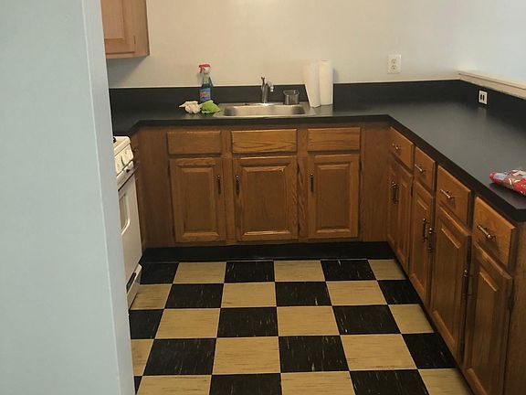 4th image of 1317 Kearney Ave