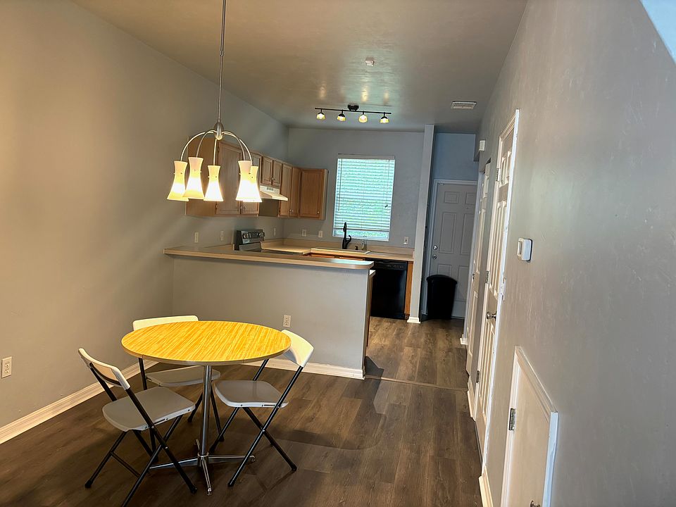 Dining area (furniture included)