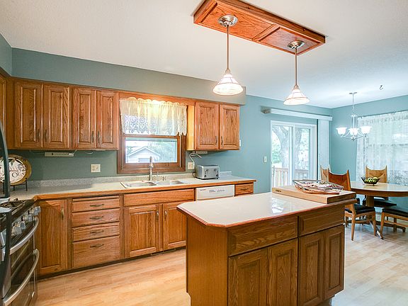 5th image of 568 Greenway Ave N