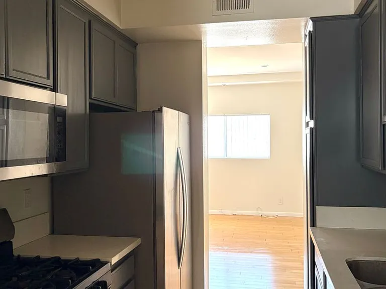 2481 S Corinth Ave — Photo 5