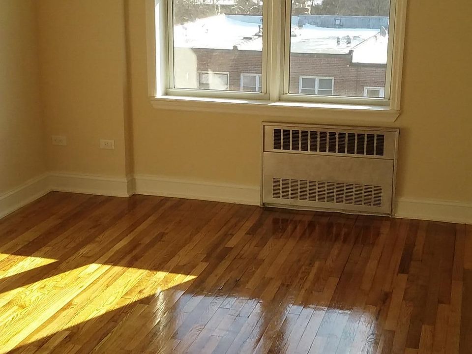 2nd image of 3707 147th St APT 4J