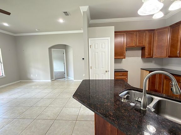 4th image of 314 Friar Tuck Rd