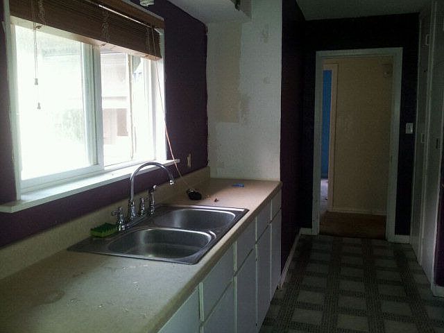 2nd image of 818 W 9th St