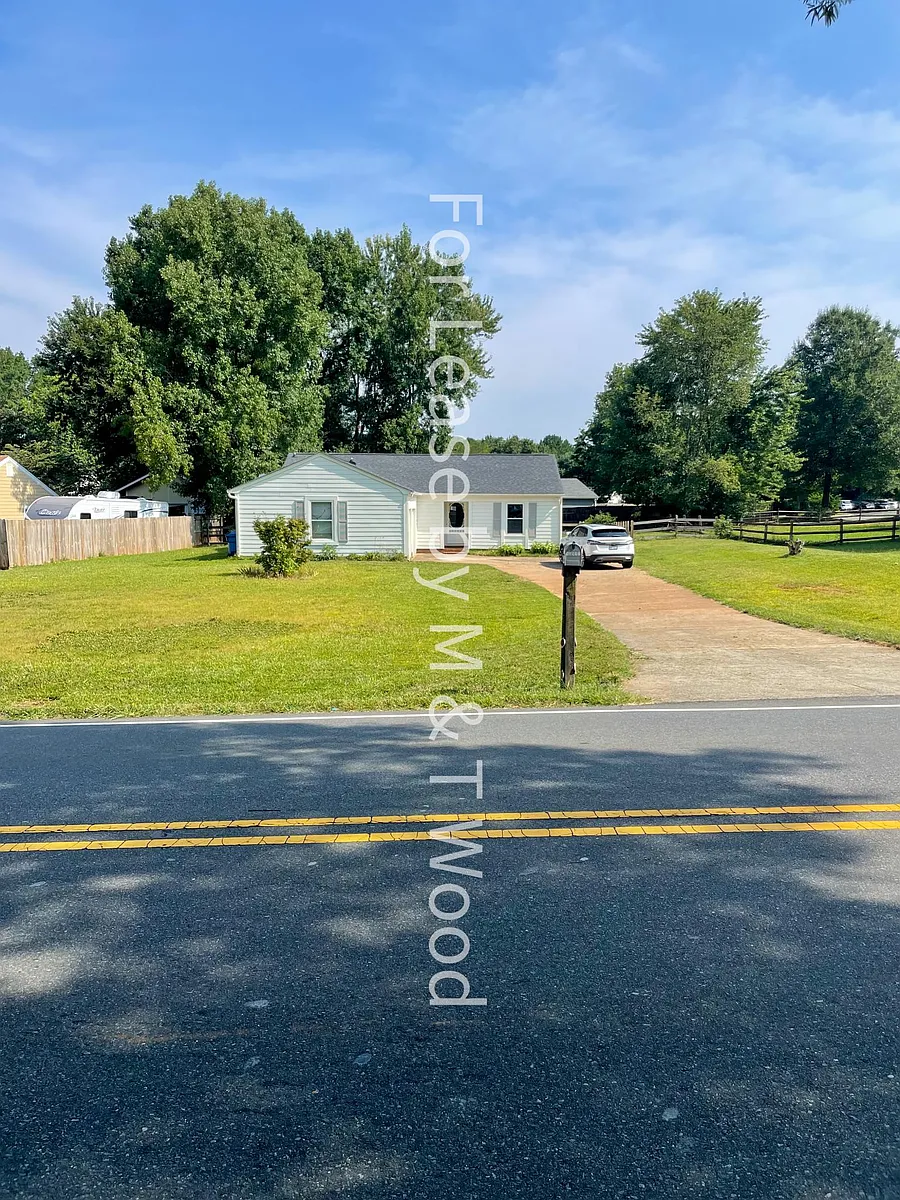 Building Photo - 12917 Idlewild Rd