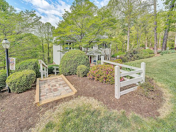 4th image of 6640 Parkway Dr