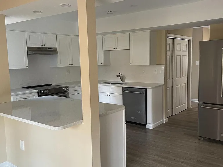 1666 Hemlock Cir — Photo 5