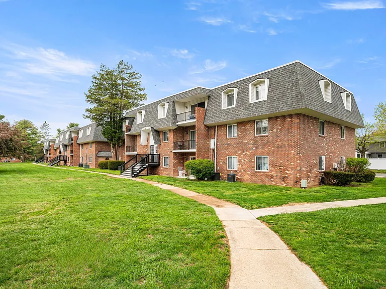 dover-estates-exteriors006